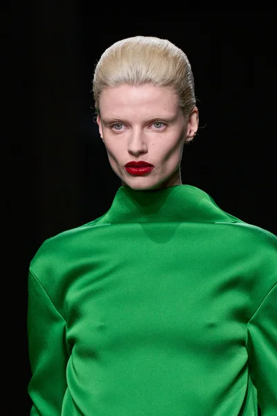 Look 77